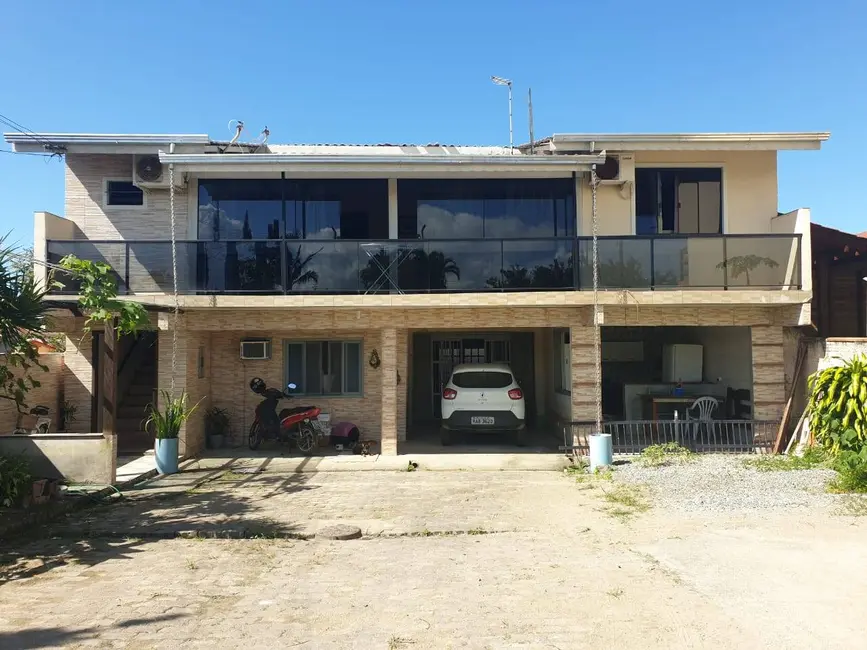Foto 2 de Casa com 5 quartos à venda, 240m2 em Centro, Balneario Barra Do Sul - SC
