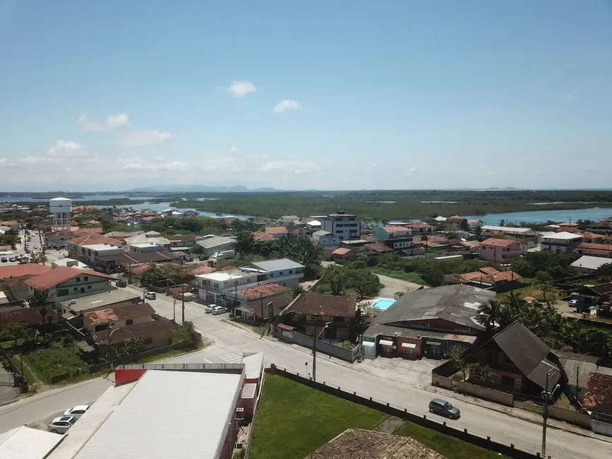 Foto 3 de Sobrado com 3 quartos à venda, 282m2 em Centro, Balneario Barra Do Sul - SC
