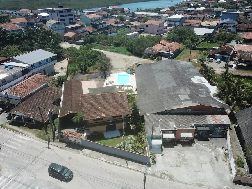 Foto 2 de Sobrado com 3 quartos à venda, 282m2 em Centro, Balneario Barra Do Sul - SC
