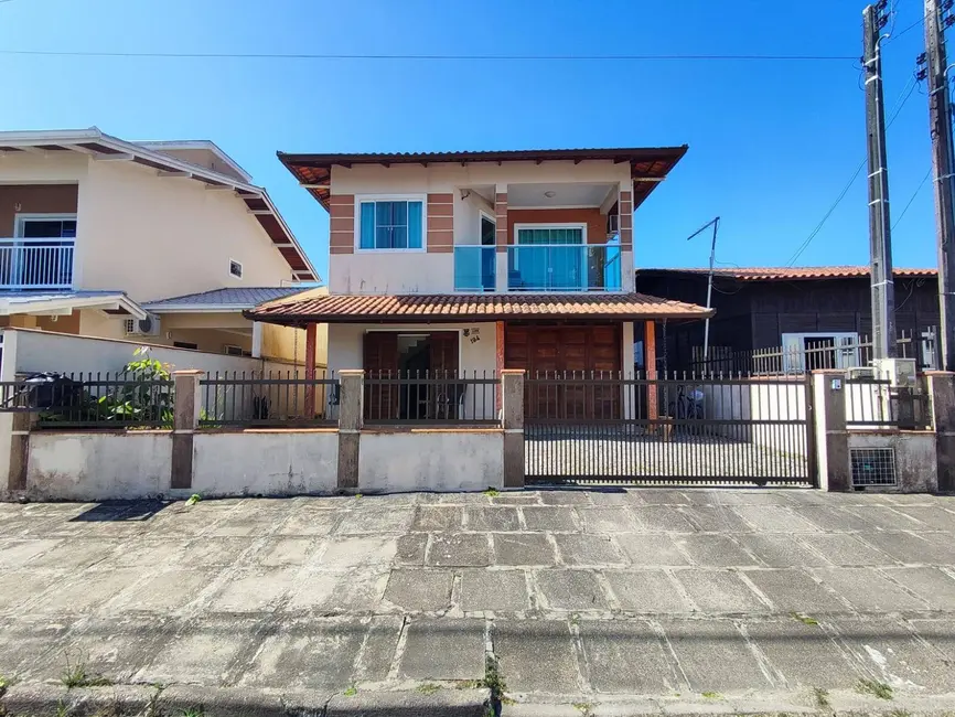 Foto 1 de Sobrado com 3 quartos à venda, 288m2 em Balneario Barra Do Sul - SC