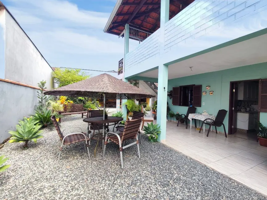 Foto 2 de Casa com 3 quartos à venda, 210m2 em Balneario Barra Do Sul - SC