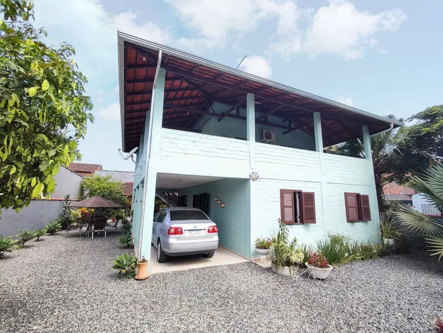 Foto 1 de Casa com 3 quartos à venda, 210m2 em Balneario Barra Do Sul - SC