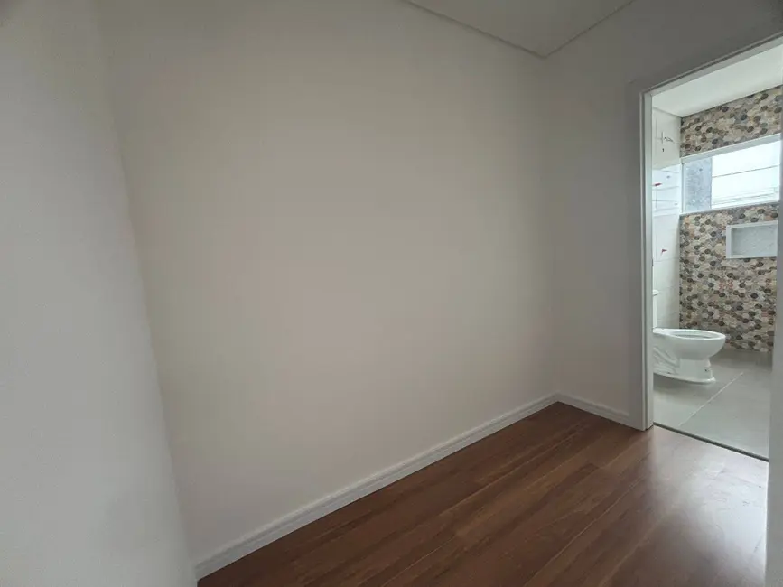 Sobrado com 3 quartos à venda, 122m2 em Centro, Balneario Barra Do Sul - SC - imagem 8 Foto 8 de Sobrado com 3 quartos à venda, 122m2 em Centro, Balneario Barra Do Sul - SC