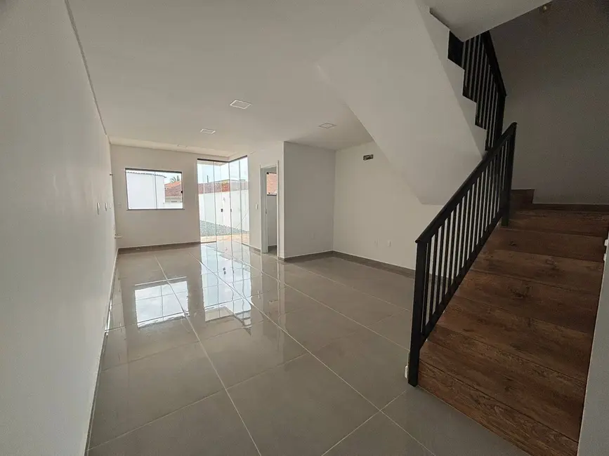 Foto 3 de Sobrado com 3 quartos à venda, 122m2 em Centro, Balneario Barra Do Sul - SC