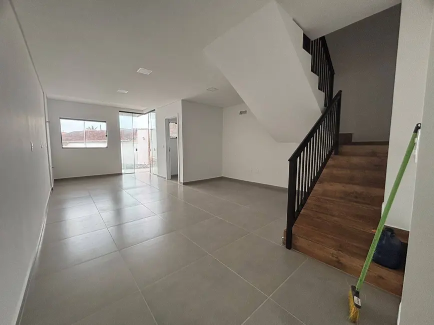 Foto 4 de Sobrado com 3 quartos à venda, 130m2 em Centro, Balneario Barra Do Sul - SC