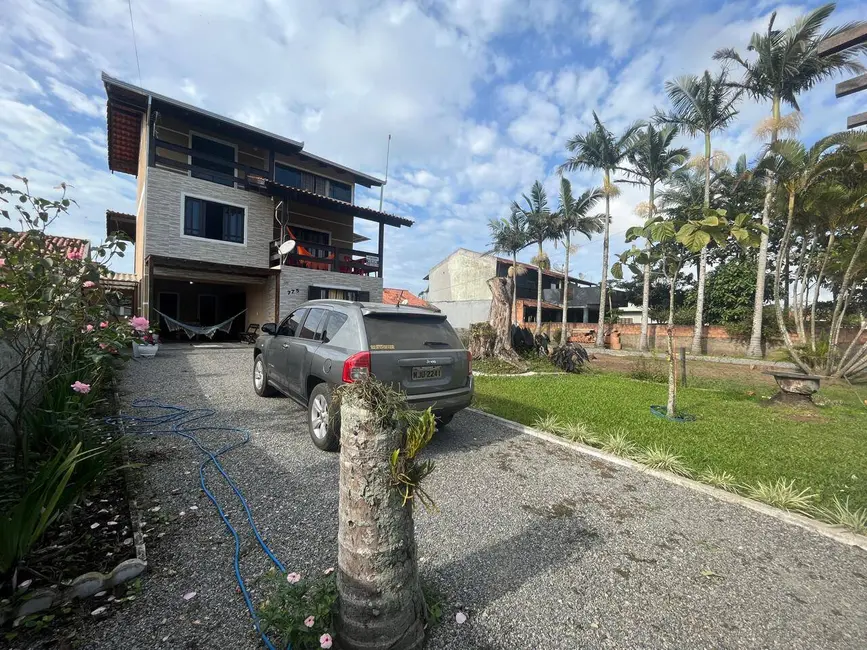 Foto 2 de Sobrado com 3 quartos à venda, 200m2 em Balneario Barra Do Sul - SC