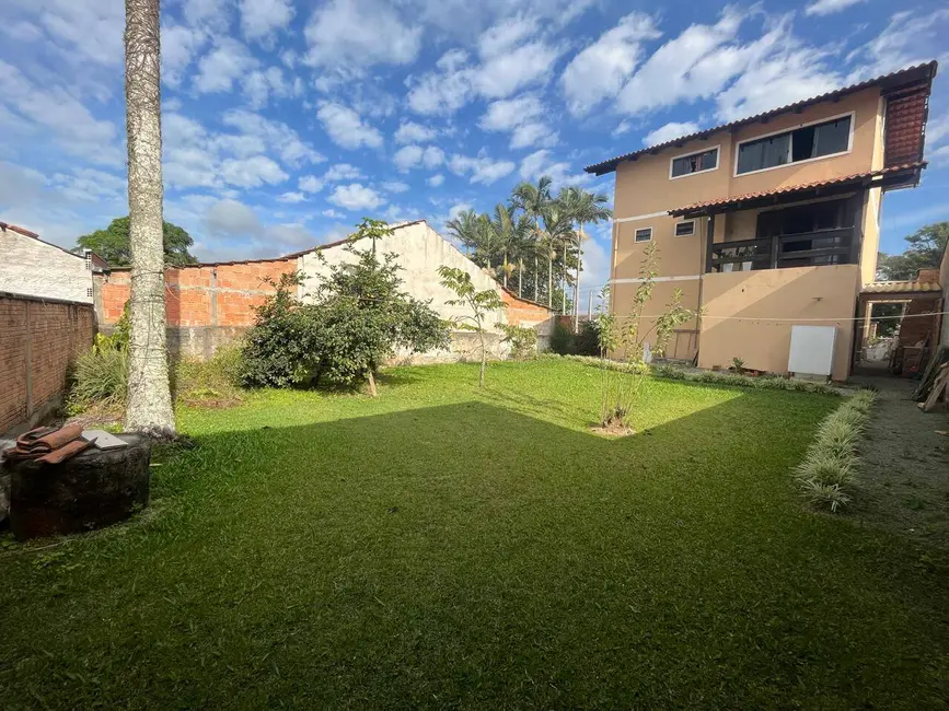 Foto 1 de Sobrado com 3 quartos à venda, 200m2 em Balneario Barra Do Sul - SC
