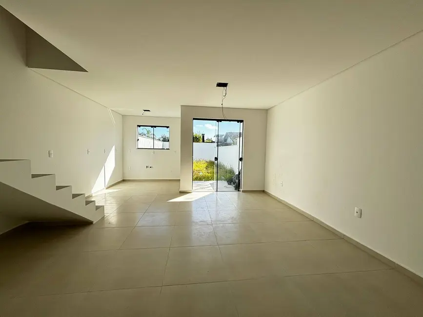 Sobrado com 3 quartos à venda, 120m2 em Balneario Barra Do Sul - SC - imagem 8 Foto 8 de Sobrado com 3 quartos à venda, 120m2 em Balneario Barra Do Sul - SC