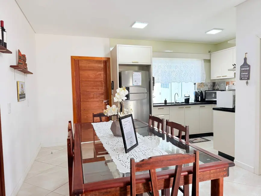Sobrado com 3 quartos à venda, 121m2 em Balneario Barra Do Sul - SC - imagem 9 Foto 9 de Sobrado com 3 quartos à venda, 121m2 em Balneario Barra Do Sul - SC
