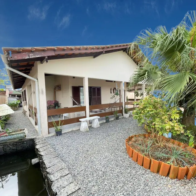 Foto 1 de Casa com 4 quartos à venda, 364m2 em Balneario Barra Do Sul - SC