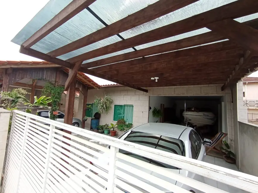 Casa com 4 quartos à venda, 247m2 em Balneario Barra Do Sul - SC - imagem 3 Foto 3 de Casa com 4 quartos à venda, 247m2 em Balneario Barra Do Sul - SC