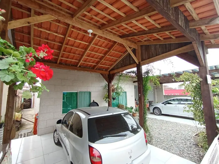 Casa com 4 quartos à venda, 247m2 em Balneario Barra Do Sul - SC - imagem 2 Foto 2 de Casa com 4 quartos à venda, 247m2 em Balneario Barra Do Sul - SC