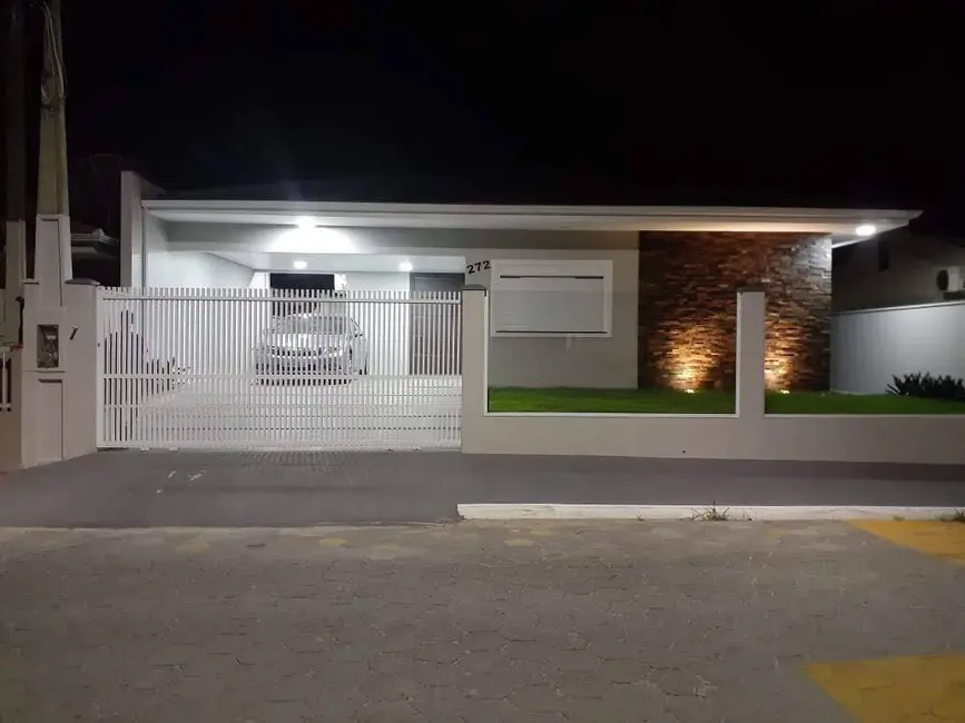 Foto 3 de Casa com 3 quartos à venda, 243m2 em Centro, Balneario Barra Do Sul - SC