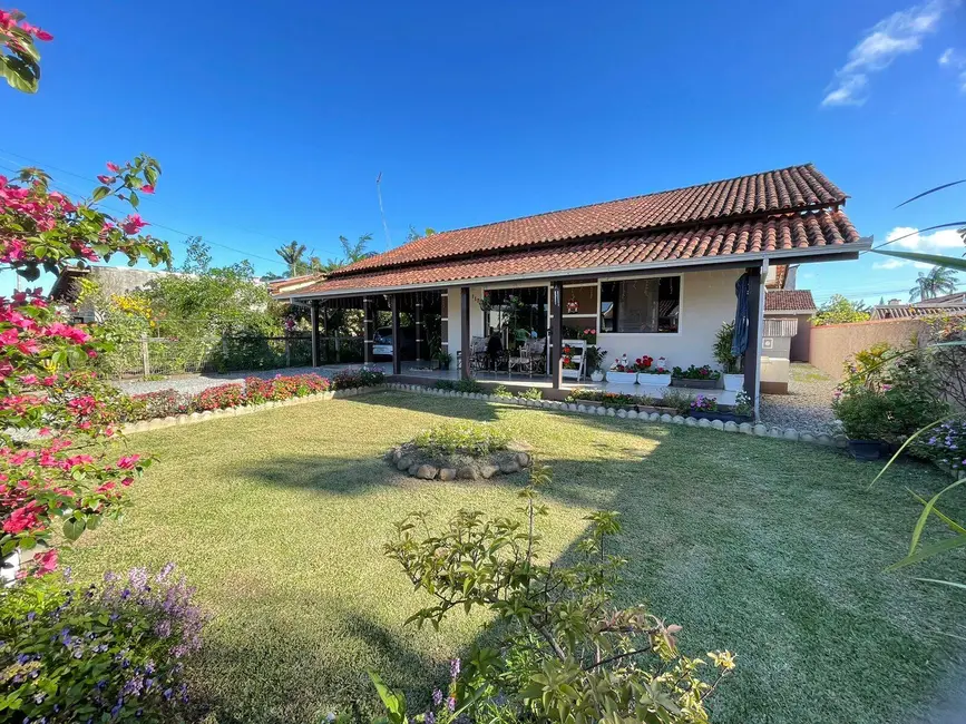 Foto 1 de Casa com 3 quartos à venda, 338m2 em Balneario Barra Do Sul - SC
