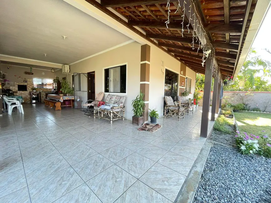 Foto 4 de Casa com 3 quartos à venda, 338m2 em Balneario Barra Do Sul - SC