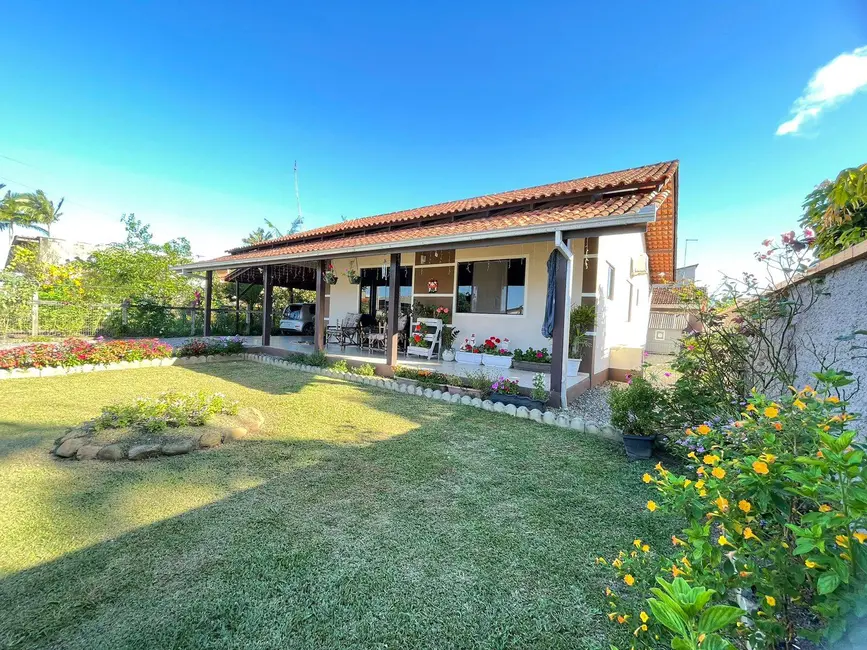 Foto 3 de Casa com 3 quartos à venda, 338m2 em Balneario Barra Do Sul - SC