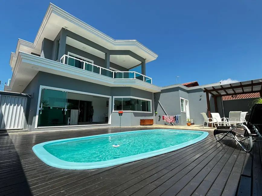 Foto 1 de Sobrado com 5 quartos à venda, 330m2 em Centro, Balneario Barra Do Sul - SC