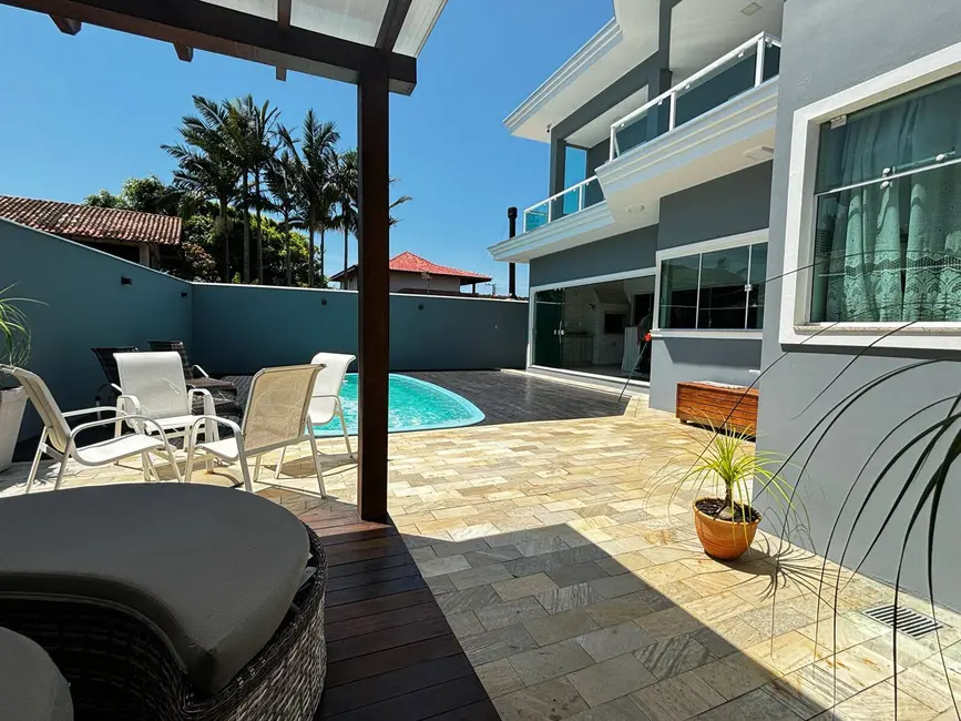 Foto 3 de Sobrado com 5 quartos à venda, 330m2 em Centro, Balneario Barra Do Sul - SC