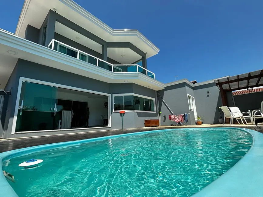Foto 2 de Sobrado com 5 quartos à venda, 330m2 em Centro, Balneario Barra Do Sul - SC