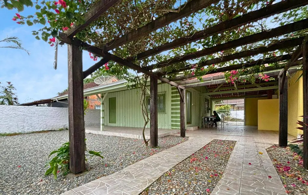 Foto 1 de Casa com 2 quartos à venda, 63m2 em Balneario Barra Do Sul - SC