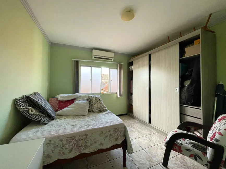 Foto 9 de Casa com 5 quartos à venda, 175m2 em Centro, Balneario Barra Do Sul - SC