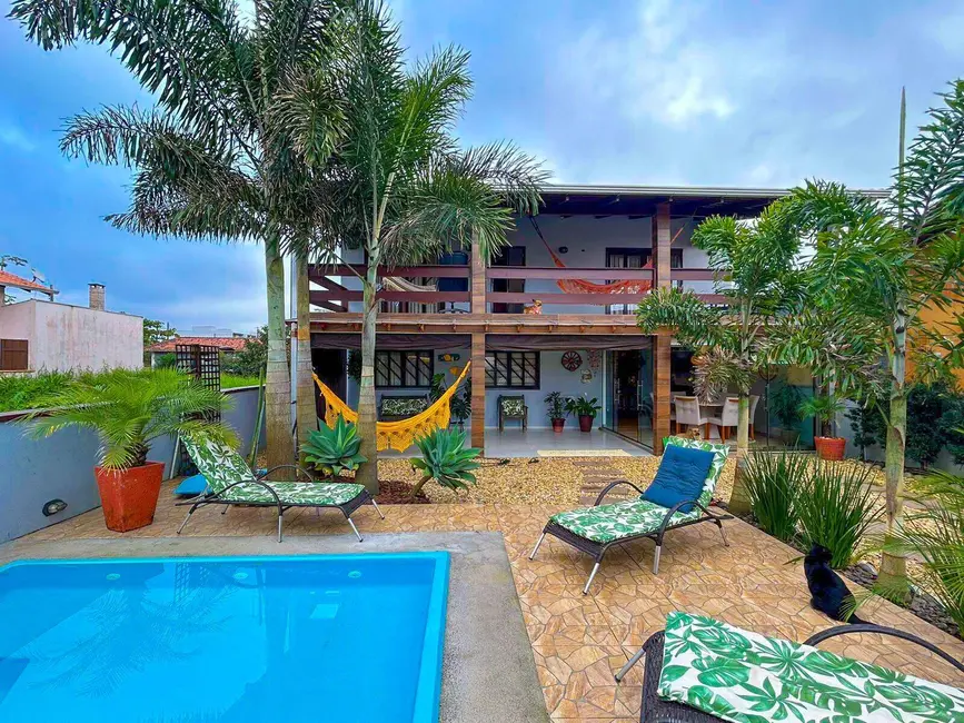 Foto 3 de Sobrado com 3 quartos à venda, 200m2 em Balneario Barra Do Sul - SC