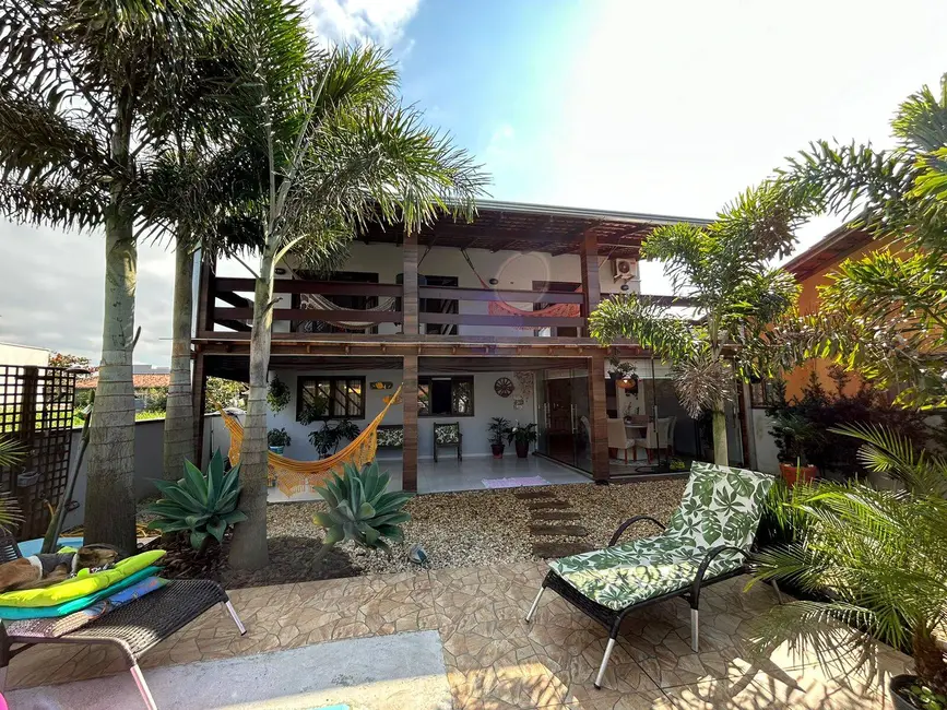 Foto 2 de Sobrado com 3 quartos à venda, 200m2 em Balneario Barra Do Sul - SC