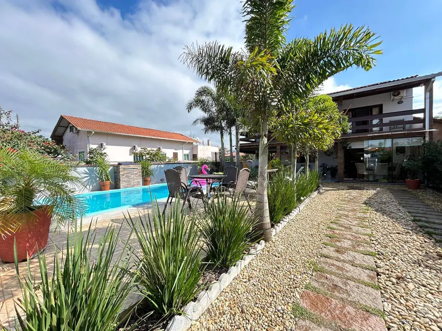 Foto 7 de Sobrado com 3 quartos à venda, 200m2 em Balneario Barra Do Sul - SC