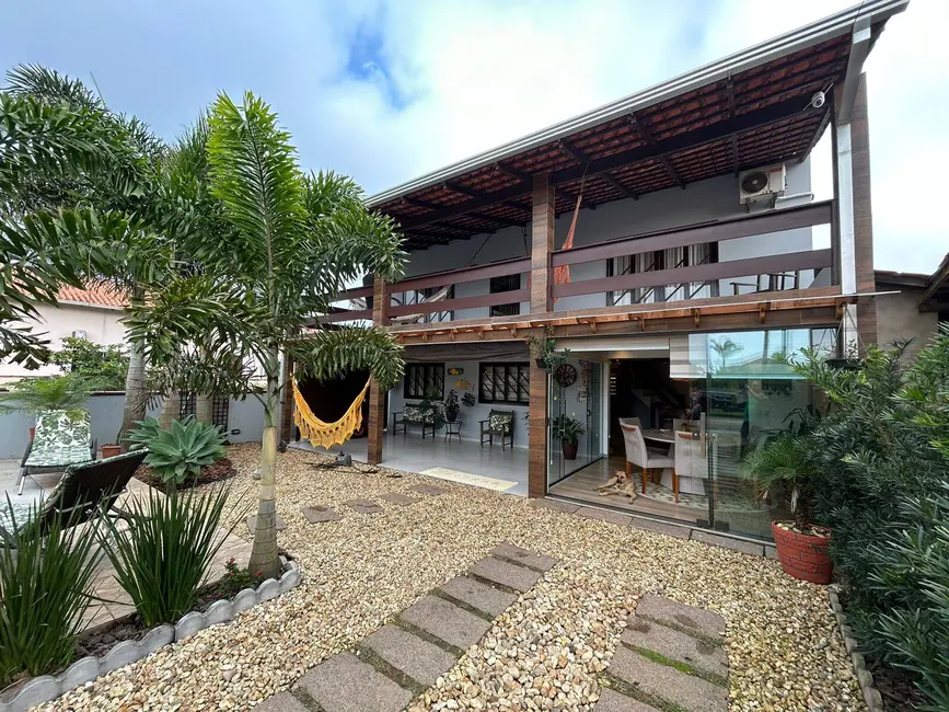 Foto 8 de Sobrado com 3 quartos à venda, 200m2 em Balneario Barra Do Sul - SC