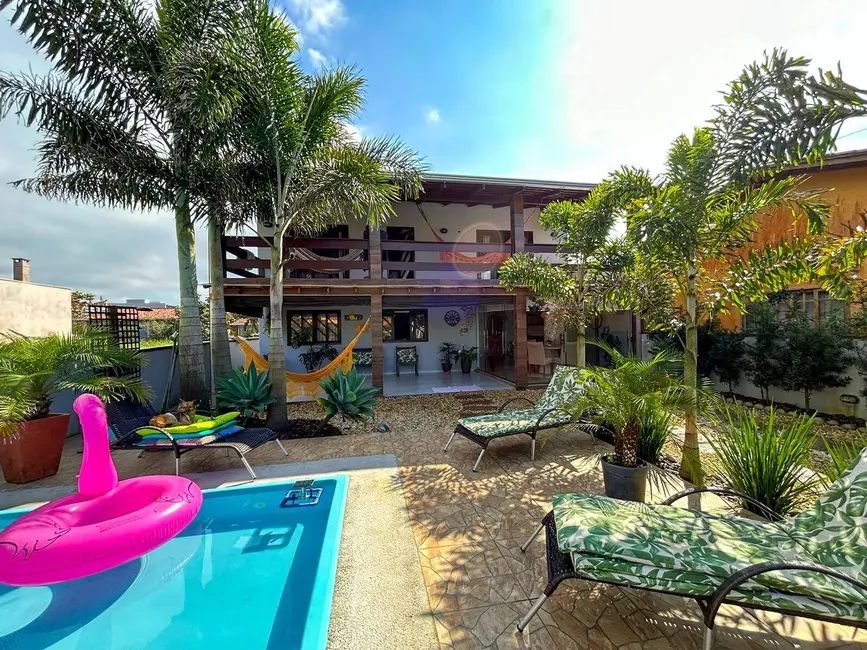 Foto 1 de Sobrado com 3 quartos à venda, 200m2 em Balneario Barra Do Sul - SC