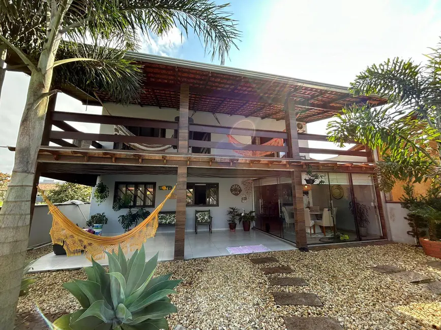 Foto 5 de Sobrado com 3 quartos à venda, 200m2 em Balneario Barra Do Sul - SC