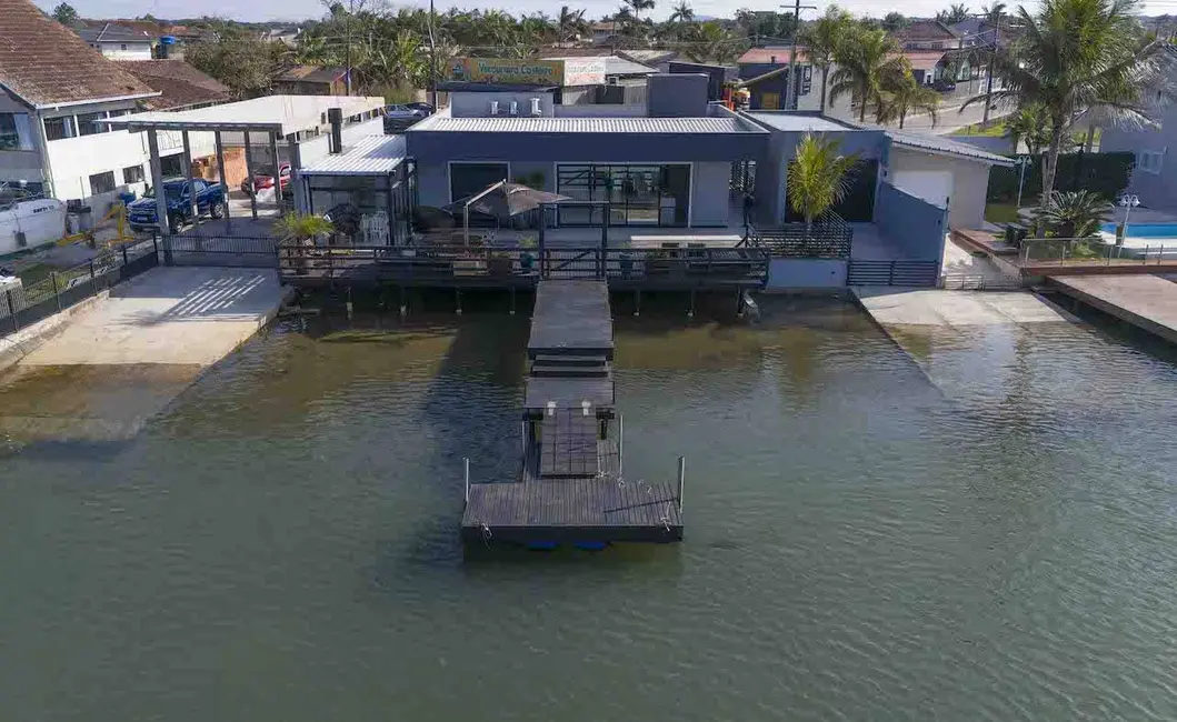 Foto 1 de Casa com 2 quartos à venda, 190m2 em Balneario Barra Do Sul - SC