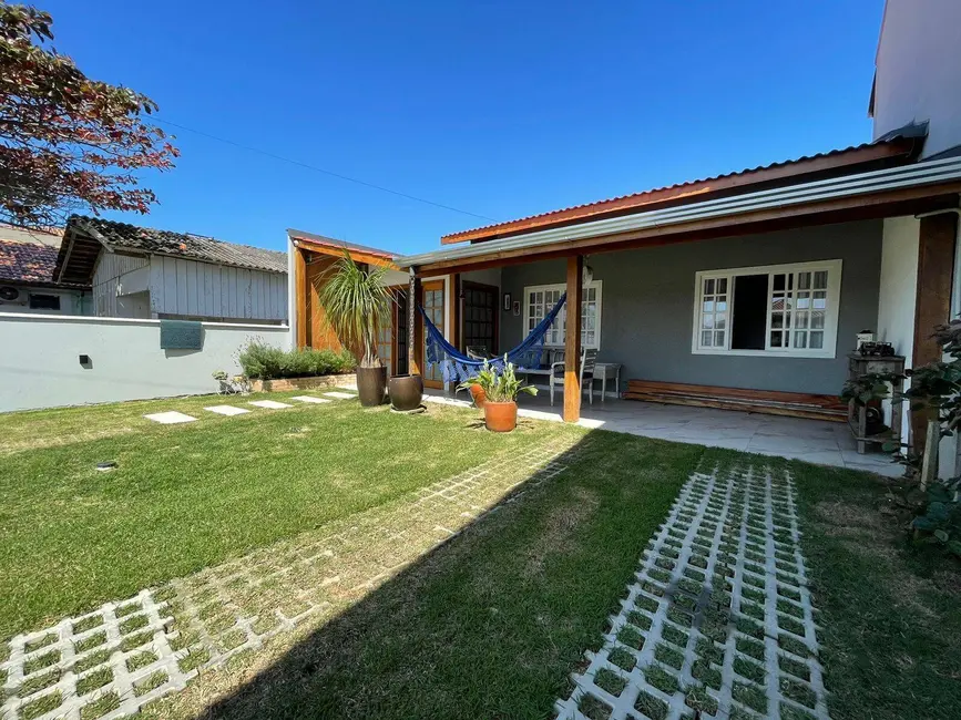 Foto 3 de Casa com 3 quartos à venda, 177m2 em Centro, Balneario Barra Do Sul - SC