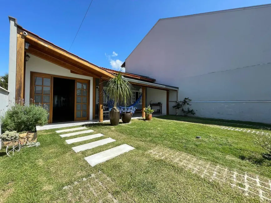 Foto 4 de Casa com 3 quartos à venda, 177m2 em Centro, Balneario Barra Do Sul - SC