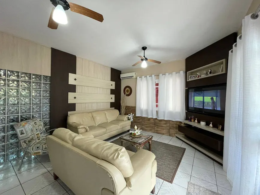 Foto 8 de Casa com 4 quartos à venda, 134m2 em Balneario Barra Do Sul - SC
