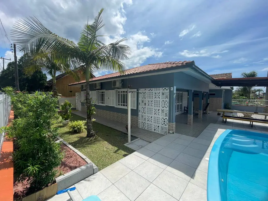 Foto 2 de Casa com 4 quartos à venda, 134m2 em Balneario Barra Do Sul - SC