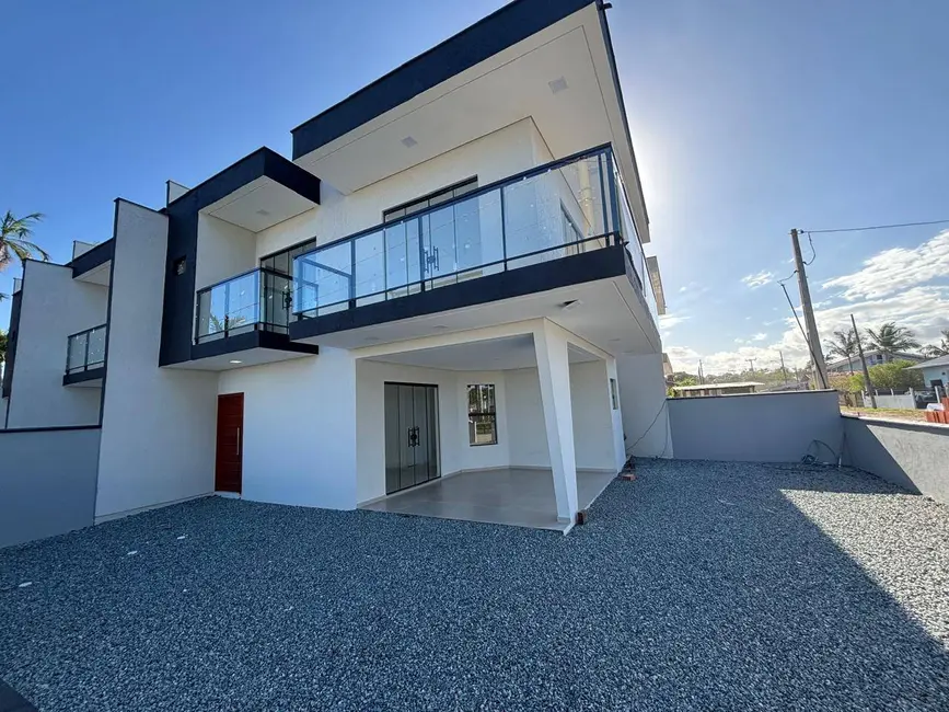 Foto 1 de Sobrado com 3 quartos à venda, 117m2 em Balneario Barra Do Sul - SC