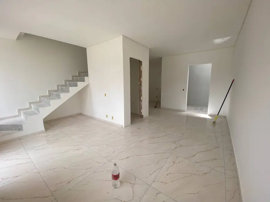 Sobrado com 2 quartos à venda, 73m2 em Balneario Barra Do Sul - SC - imagem 3 Foto 3 de Sobrado com 2 quartos à venda, 73m2 em Balneario Barra Do Sul - SC