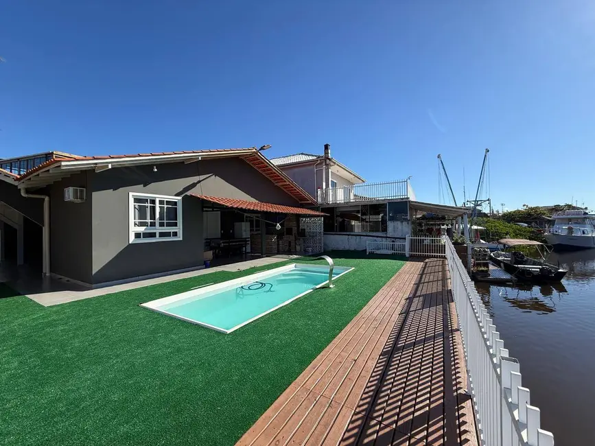 Foto 1 de Casa com 3 quartos à venda, 124m2 em Centro, Balneario Barra Do Sul - SC