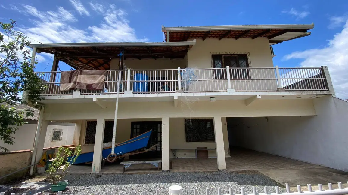 Foto 2 de Sobrado com 6 quartos à venda, 228m2 em Balneario Barra Do Sul - SC