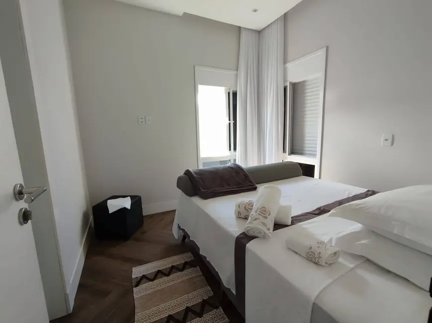 Sobrado com 4 quartos à venda, 260m2 em Centro, Balneario Barra Do Sul - SC - imagem 8 Foto 8 de Sobrado com 4 quartos à venda, 260m2 em Centro, Balneario Barra Do Sul - SC