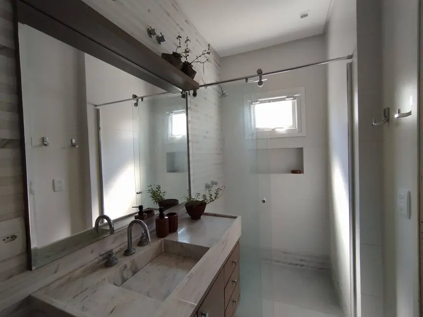 Foto 9 de Sobrado com 4 quartos à venda, 260m2 em Centro, Balneario Barra Do Sul - SC