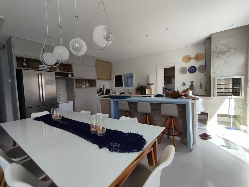 Sobrado com 4 quartos à venda, 260m2 em Centro, Balneario Barra Do Sul - SC - imagem 2 Foto 2 de Sobrado com 4 quartos à venda, 260m2 em Centro, Balneario Barra Do Sul - SC