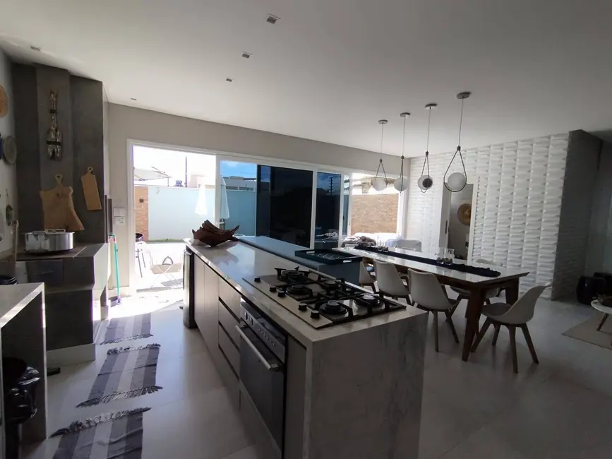 Foto 4 de Sobrado com 4 quartos à venda, 260m2 em Centro, Balneario Barra Do Sul - SC
