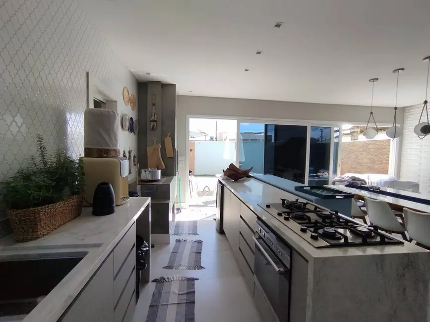 Foto 5 de Sobrado com 4 quartos à venda, 260m2 em Centro, Balneario Barra Do Sul - SC