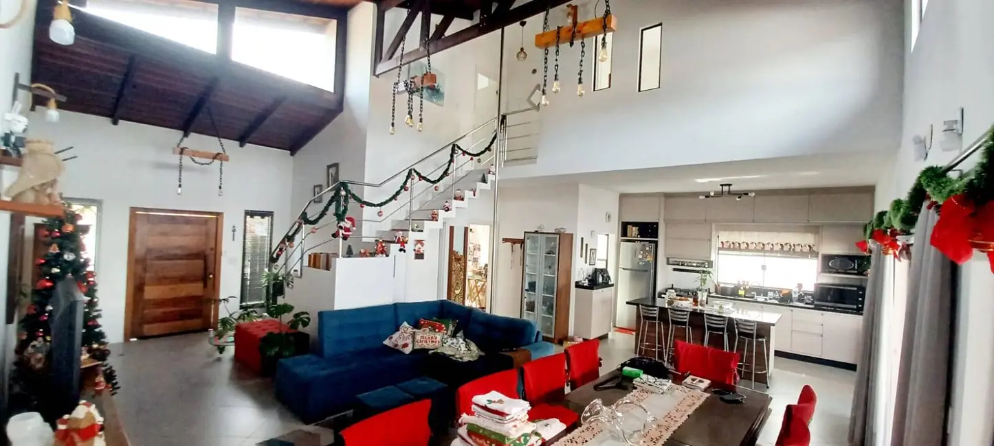 Foto 4 de Casa com 3 quartos à venda, 200m2 em Balneario Barra Do Sul - SC