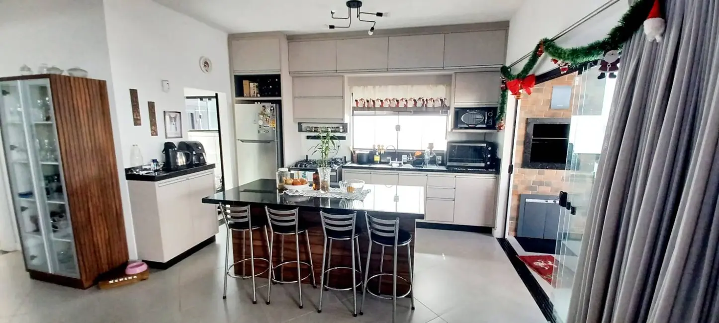 Foto 3 de Casa com 3 quartos à venda, 200m2 em Balneario Barra Do Sul - SC