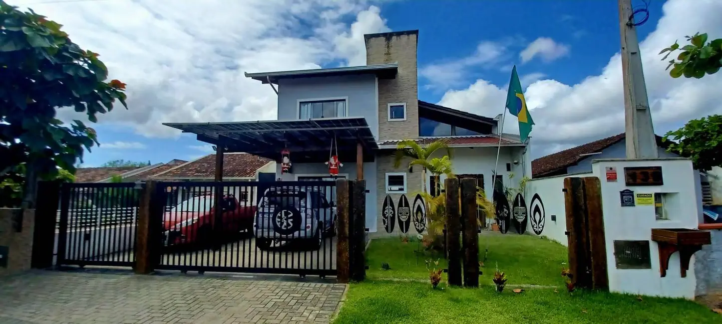 Foto 1 de Casa com 3 quartos à venda, 200m2 em Balneario Barra Do Sul - SC