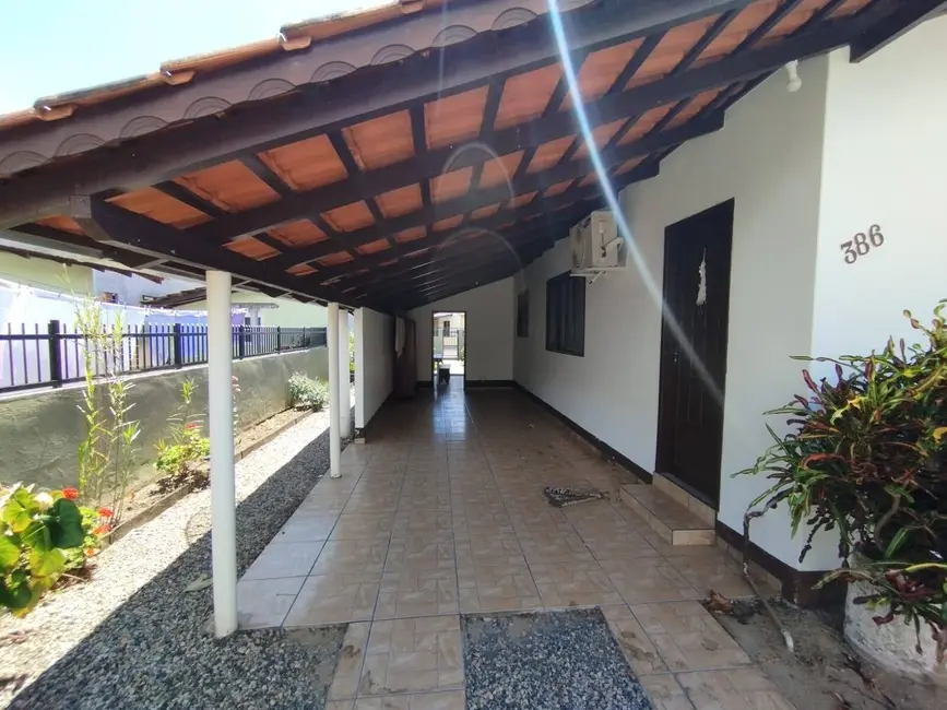 Foto 2 de Casa com 3 quartos à venda, 140m2 em Centro, Balneario Barra Do Sul - SC