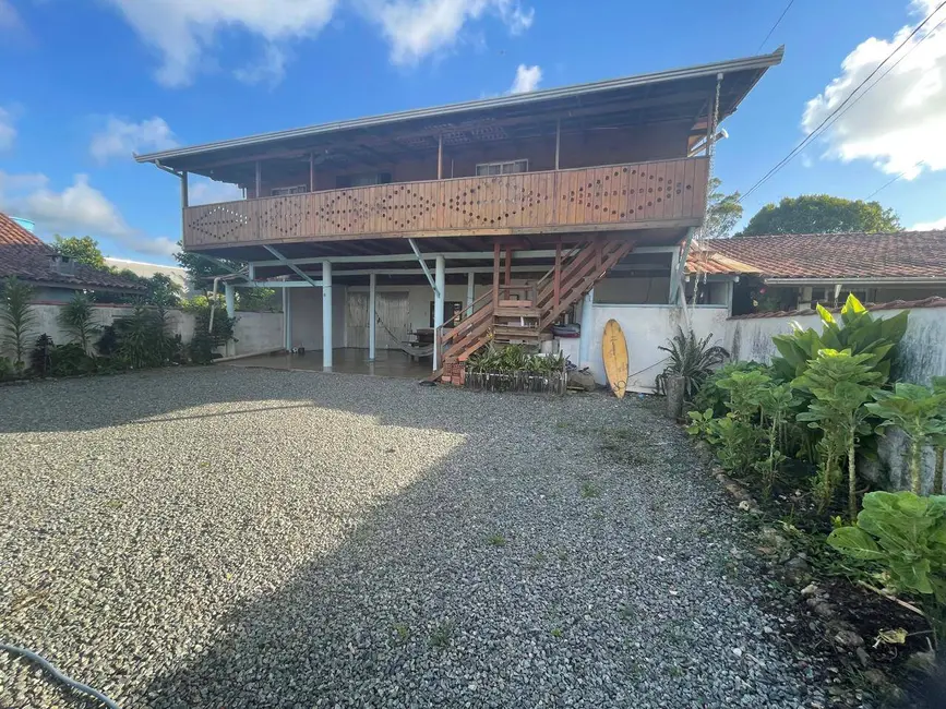 Foto 1 de Sobrado com 6 quartos à venda, 360m2 em Balneario Barra Do Sul - SC